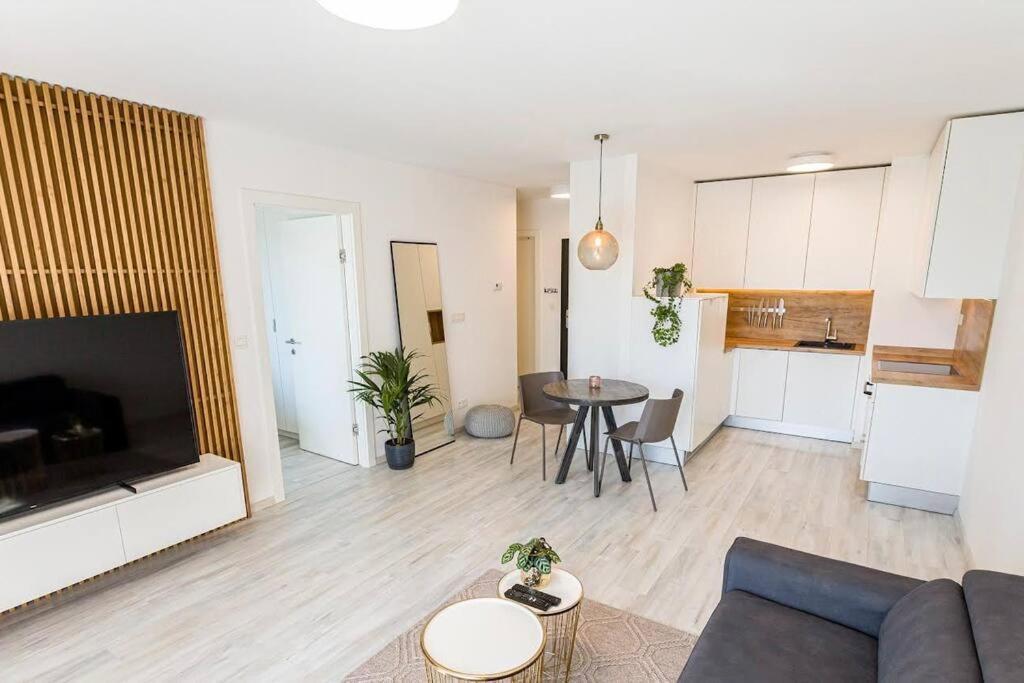 Urban Apartment With Possibility Of Parking Bratislava Bagian luar foto