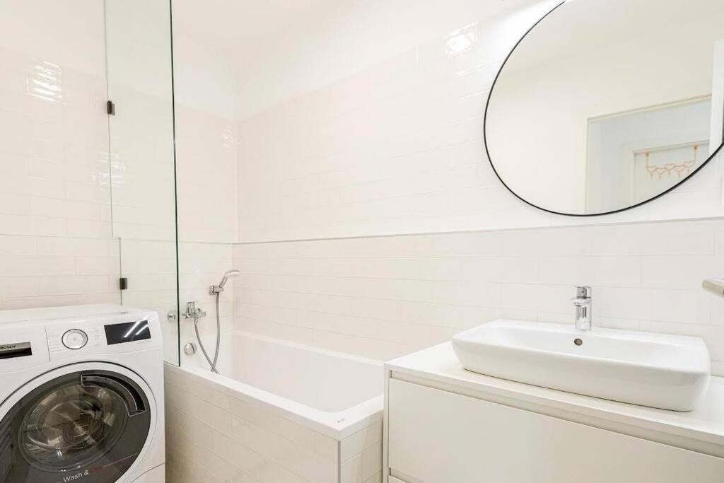 Urban Apartment With Possibility Of Parking Bratislava Bagian luar foto